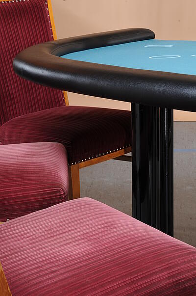 Beine vom kleinen Blackjack-Tisch Beine vom kleinen Blackjack-Tisch