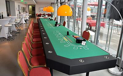 einsatzbereiter Triple-Blackjack-Tisch einsatzbereiter Triple-Blackjack-Tisch