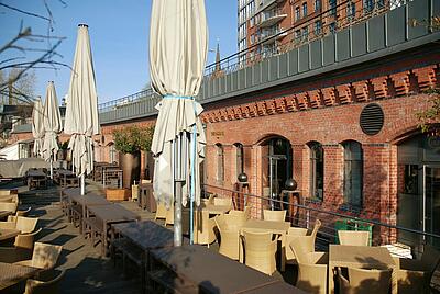 Terrasse vom River Kasematten Terrasse mit Sitzmöglichkeiten vom River Kasematten