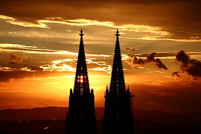 Sonnenuntergang beim Dom mit Sicht aus dem KölnSKY Sonnenuntergang beim Dom mit Sicht aus dem KölnSKY