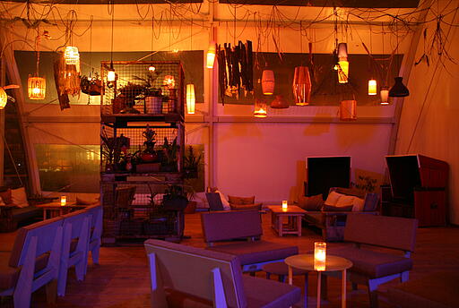 Hawaii Lounge in der Beachbar Mitte gemütliche Hawaii Lounge in der Beachbar Mitte