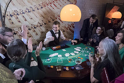 gute Stimmung am Blackjack-Tisch bei einem Mitarbeiter-Event