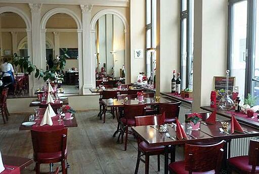 Restaurant in der Habel Weinkultur in Berlin-Mitte Restaurant mit schönen Tischen und Stühlen in der Habel Weinkultur in Berlin-Mitte