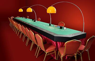 Triple Blackjack-Tisch bestuhlter Triple Blackjack-Tisch mit drei Bogenlampen
