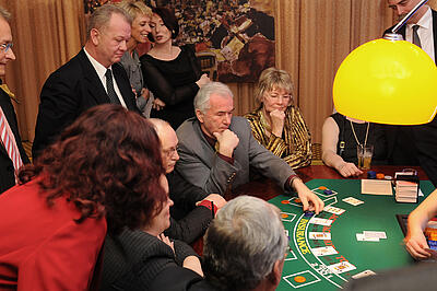 Blackjack-Spieltisch auf einer Kundenveranstaltung der Techem Energy Service GmbH Gäste Spielen Blackjack auf einer Kundenveranstaltung der Techem Energy Service GmbH