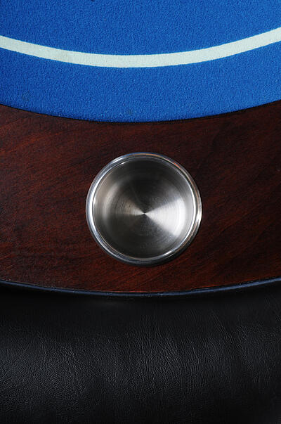 Cupholder im großen Pokertisch Cupholder im großen Pokertisch