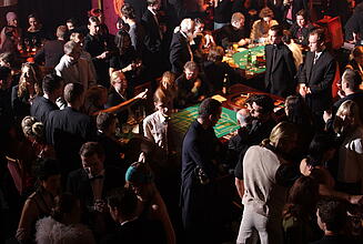 Casino Royal von Royal-Events Viele Gäste spielen beim Casino Royal.