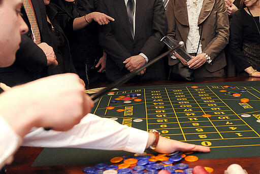 Roulette-Spieltisch auf einer Kundenveranstaltung Gäste spielen begeistert Roulette auf einer Kundenveranstaltung.