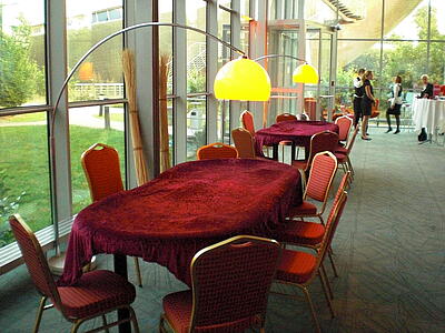 Pokertische für das Teambuilding der Deutschen Proventus AG Mit roten Samttüchern abgedeckte Pokertische für das Teambuilding der Deutschen Proventus AG.
